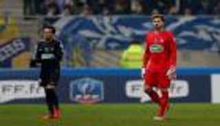 داني ألفيس يحرس مرمى باريس سان جيرمان في كأس فرنسا