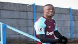 وست هام يعلن ضم باتريس إيفرا بعقد قصير الأجل