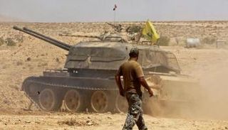 عناصر مليشيا حزب الله على الحدود مع سوريا (أ.ف.ب)