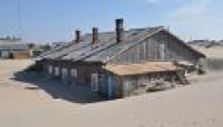 بالصور.. قرية روسية تحت الرمال