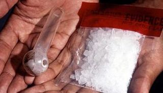 مخدر الكريستال يسميه البعض "كوكايين الفقراء"