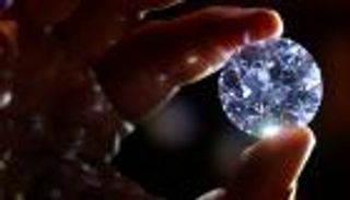 "أندر ألماسة بيضاء" للبيع في سوذبيز بلندن