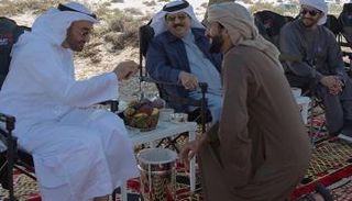 محمد بن زايد وإلى جواره الملك حمد بن عيسى آل خليفة