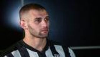 أسطورة إنجلترا سر انتقال إسلام سليماني لنيوكاسل