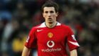 وفاة لاعب مانشستر يونايتد السابق بعد صراع مع السرطان