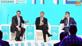 المتحدثون خلال الجلسة النقاشية