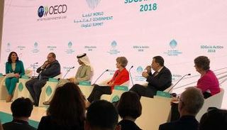 المتحدثون خلال جلسة "هل سنحقق أهداف التنمية المستدامة؟"