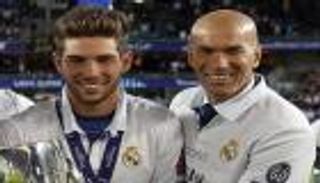 زيدان يعيد نجله لوكا إلى قائمة ريال مدريد لمواجهة سوسيداد