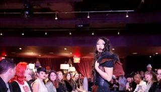 عرض أزياء لمواجهة التحرش بنيويورك