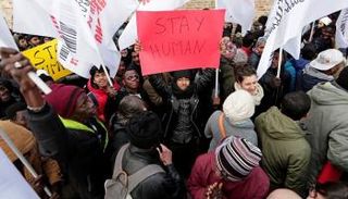 مظاهرات إيطالية ضد العنصرية - رويترز