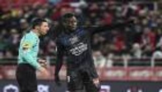 بالوتيللي يدفع ثمن تعرضه لهتافات عنصرية