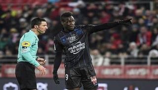 بالوتيلي يشتكي لحكم اللقاء