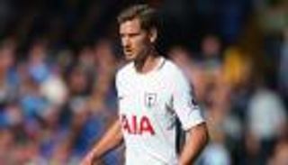 مدافع توتنهام يكشف رفضه الانضمام لأرسنال
