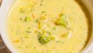 طريقة عمل شوربة البروكلي بالجبن اللذيذة