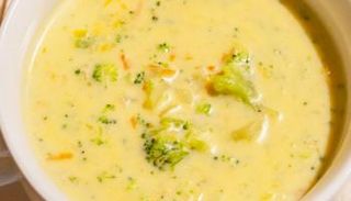 شوربة البروكلي بالجبنة