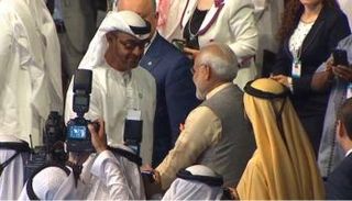 الشيخ محمد بن زايد آل نهيان يستقبل مودي خلال القمة العالمية للحكومات