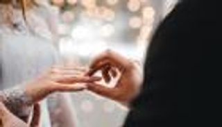 دراسة تحذر العشاق: إياكم والزواج في عيد الحب