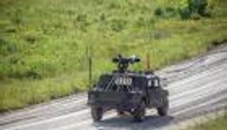 اختبار مدرعة ذاتية القيادة مزودة بروبوت قتالي