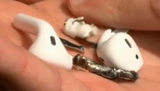 سماعات أبل بعد انفجارها