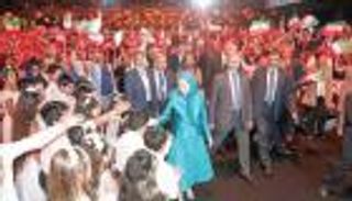 باريس تكفر عن "إيواء الخميني".. تاريخ وحقائق