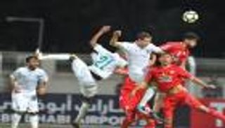 أهلي جدة يُسقط تراكتور الإيراني برأسية عسيري