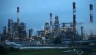 النفط يرتفع 1% بعد استقرار أسواق الأسهم