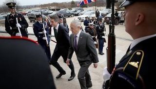 وزيرا الدفاع الأمريكي والبريطاني - أرشيفية