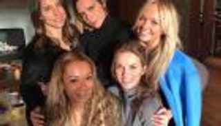 فيكتوريا بيكهام تنفي قيام "سبايس جيرلز" بجولة غنائية