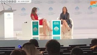 أدينا فريدمان خلال الجلسة