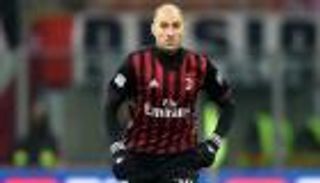 نابولي يرمم دفاعه بلاعب ميلان السابق