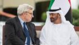 بالصور.. محمد بن زايد يستقبل رئيس مجموعة "بي ان بي باريبا" المصرفية