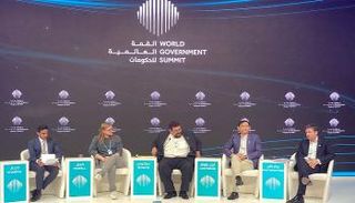 المتحدثون خلاال جلسة العملات الرقمية