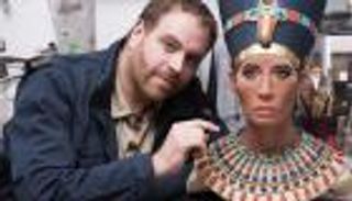 صدمة في نموذج ثلاثي الأبعاد: نفرتيتي بيضاء