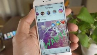 تطبيق أنستقرام على هاتف محمول