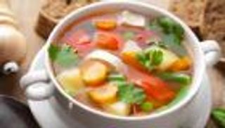 وصفتان لشوربة خضار صحية ولذيذة.. بلحم وبدون