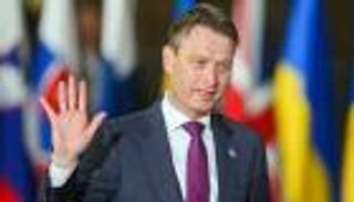 الكذب يطيح بوزير خارجية هولندا من منصبه