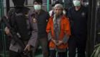 محكمة إندونيسية تتهم مؤسس جماعة إرهابية بتدبير هجمات من محبسه