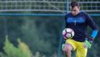 الحضري يتعرض لإصابة قوية في مباراة التعاون والقادسية