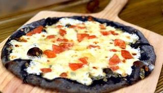 البيتزا السوداء
