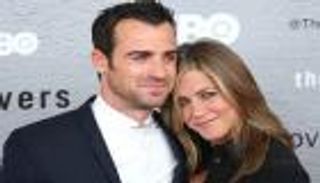 جينيفر أنيستون تعلن انفصالها عن جاستن ثيرو