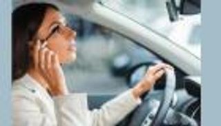 الغرامة لمن تضع "الماكياج" أثناء القيادة في أيرلندا