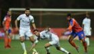 الفيحاء يشعل الدوري السعودي بتعادل مثير مع الأهلي