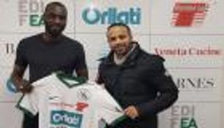 الجزائري قورمي يعود للاحتراف في سويسرا