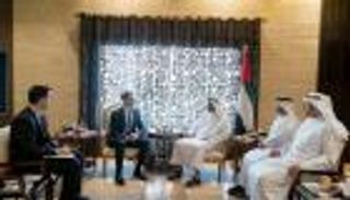 محمد بن زايد يستقبل السيناتور الأمريكي توم كوتون 