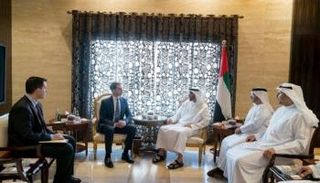 الشيخ محمد بن زايد يستقبل السيناتور الأمريكي توم كوتون