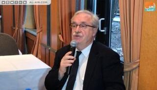 الصحفي الفرنسي ريشار لابفيير خلال مداخلته بالمؤتمر