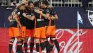 فالنسيا يحول تأخره إلى فوز مثير على ملقا