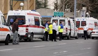 مسعفون إيرانيون بالقرب من مطار مهر آباد عقب الحادث - أ.ف.ب