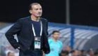 أحد السعودي يعلن إقالة مدربه الجزائري نبيل نغيز 