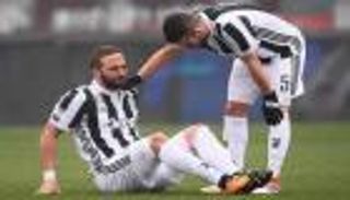 يوفنتوس يكشف طبيعة إصابة هيجوايين بعد ديربي تورينو